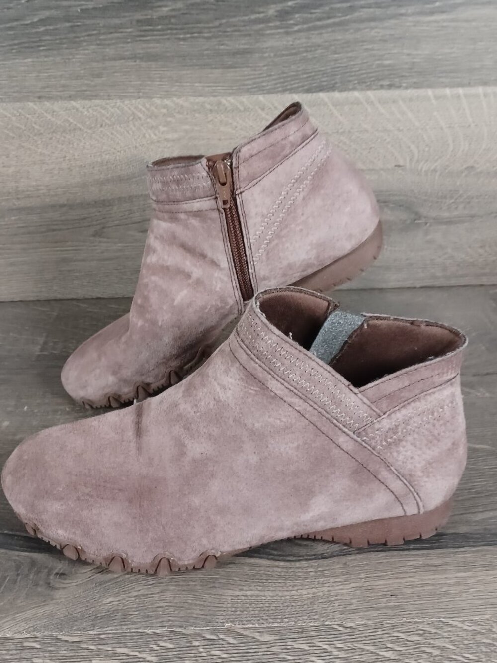 Skechers Relaxed Fit Booties Women's Size 9 Brown Suede Side Zipper Ankle Boots